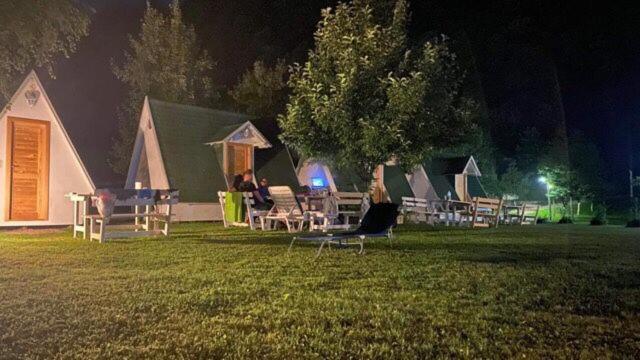 فندق Una Kamp بوسانسكا كروبا المظهر الخارجي الصورة